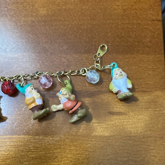 1980’s Vintage Disney Seven Dwarfs Charm Bracelet - Picture 2 of 5